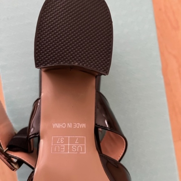 Women's Buckle Patent Solid Pointed Toe Chunky Low Heel Mules --Never Worn! - Picture 8 of 9